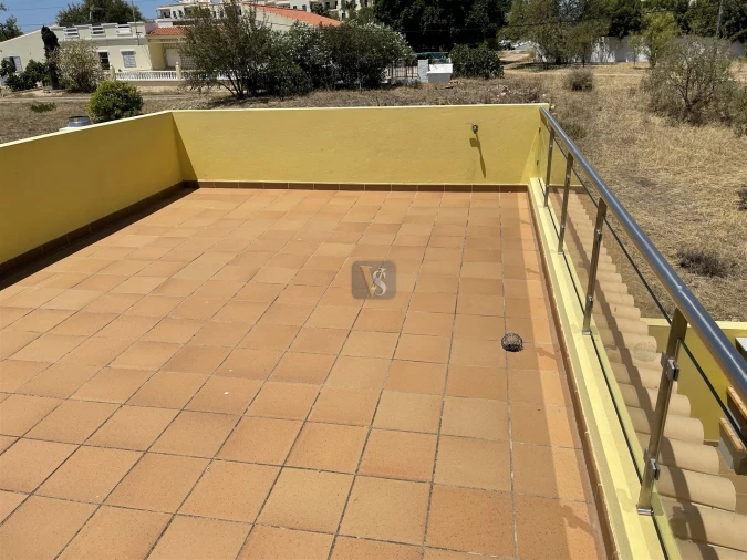 Moradia T3 para Venda em Quelfes Foto 39