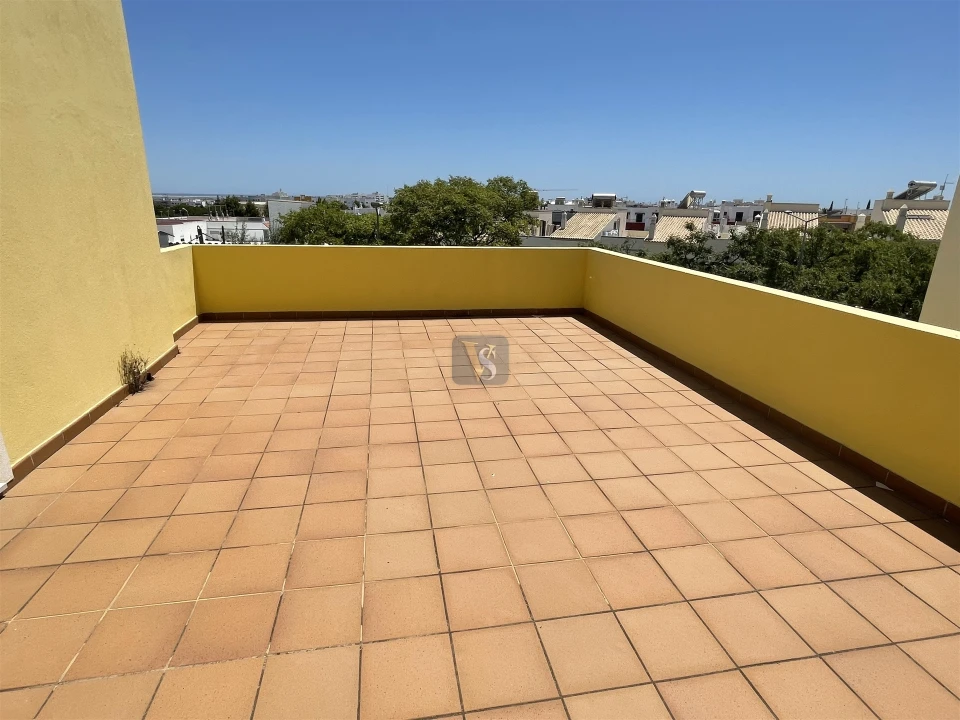 Moradia T3 para Venda em Quelfes Foto 41