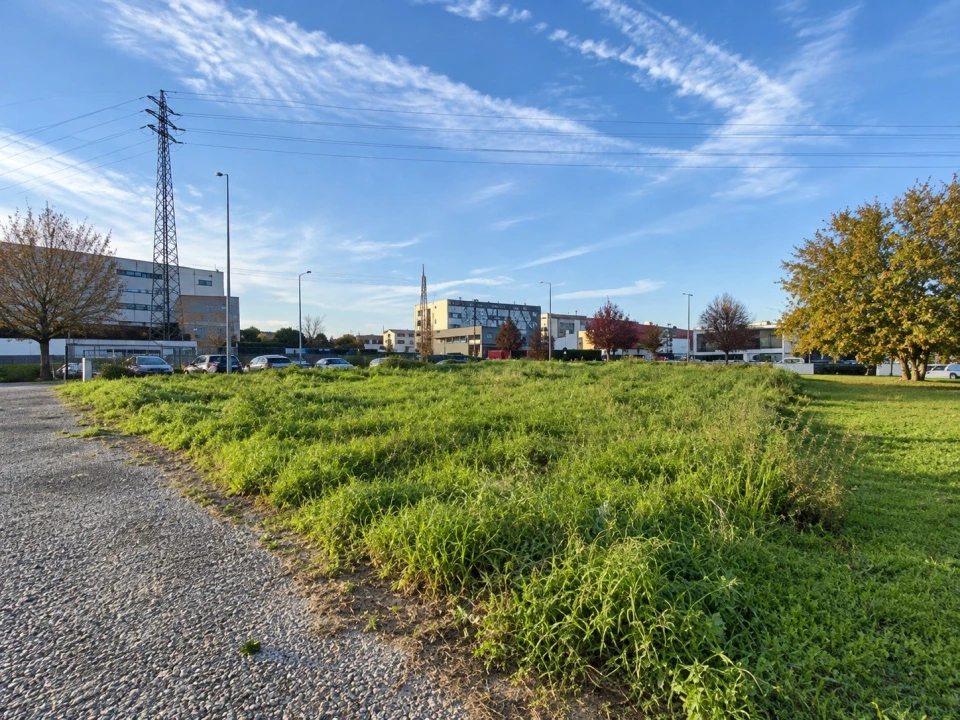 Terreno para Venda em Cidade da Maia Foto 1