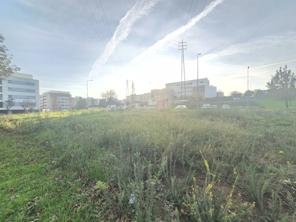 Terreno para Venda em Cidade da Maia Foto 5