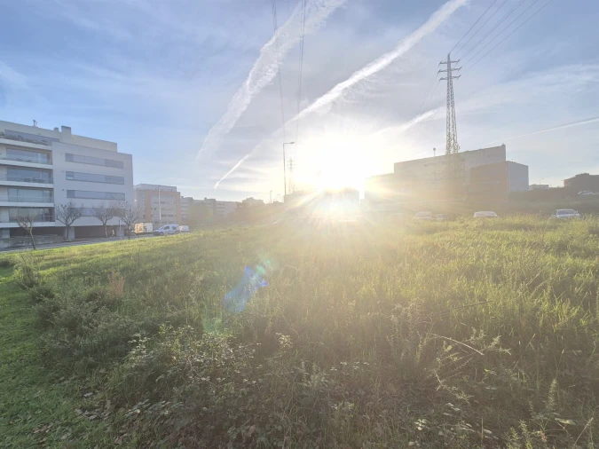Terreno para Venda em Cidade da Maia Foto 2