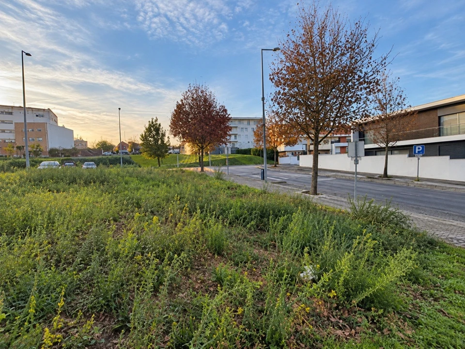 Terreno para Venda em Cidade da Maia Foto 3