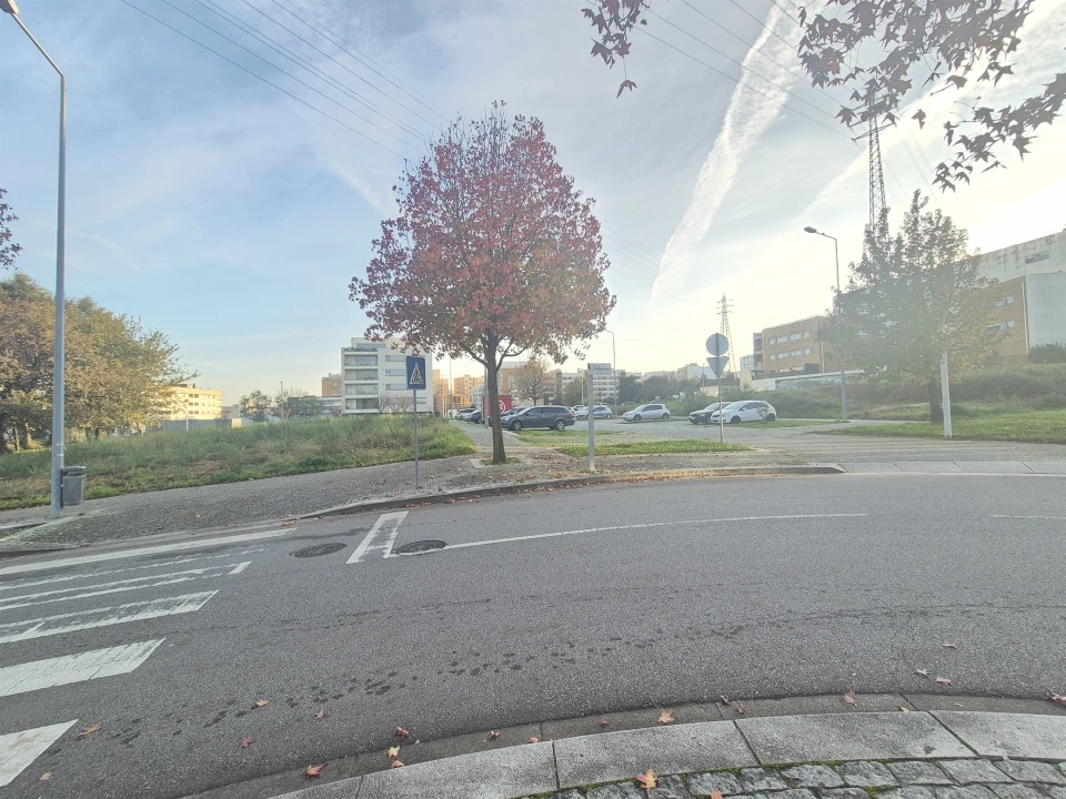 Terreno para Venda em Cidade da Maia Foto 4