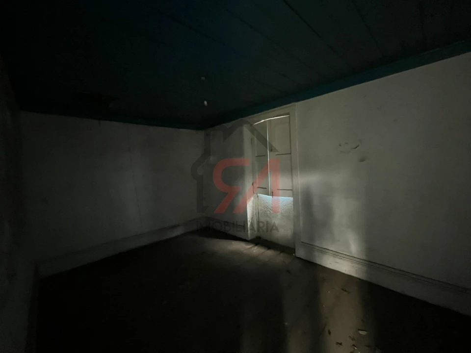 Moradia T0 para Venda em Frazão Arreigada Foto 30