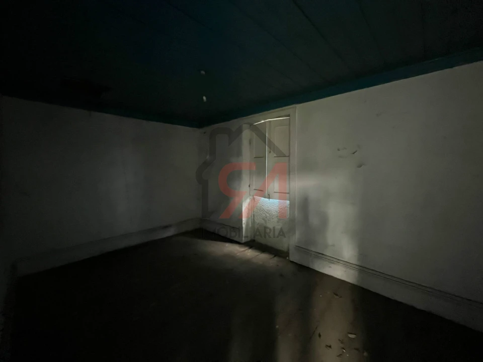 Moradia T0 para Venda em Frazão Arreigada Foto 28