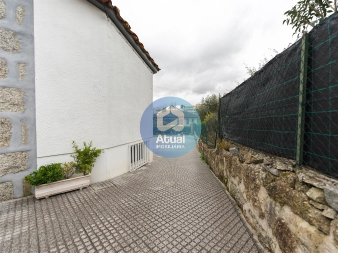 Moradia T2 para Venda em Azurem Foto 43