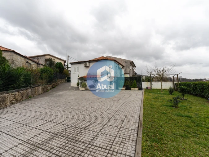 Moradia T2 para Venda em Azurem Foto 45