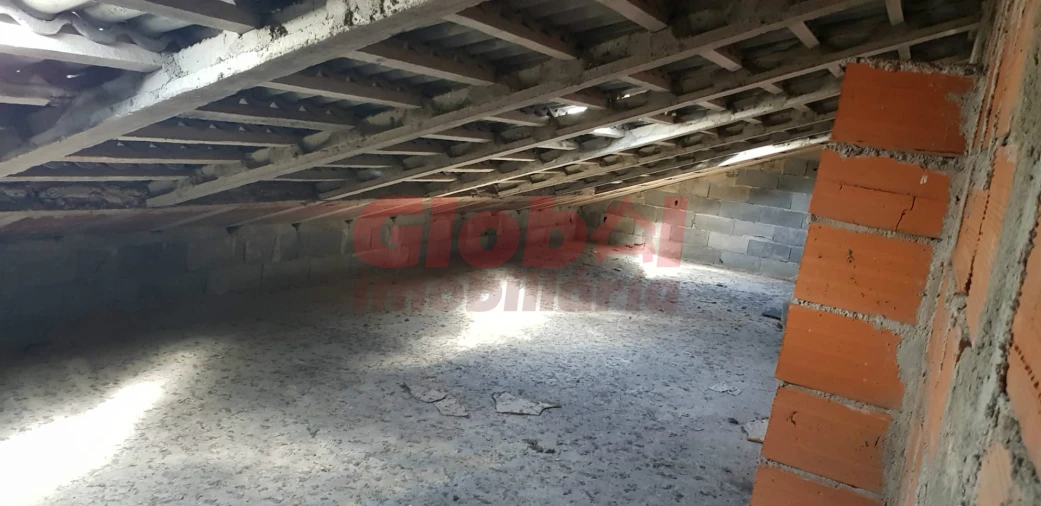 Apartamento T0 para Venda em Orgens Foto 8