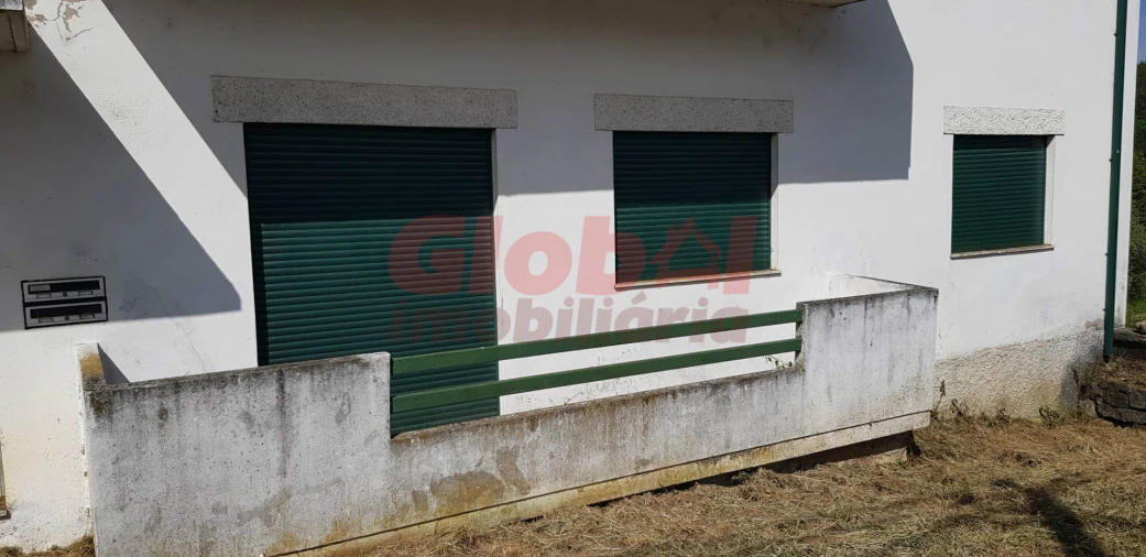 Apartamento T0 para Venda em Orgens Foto 2