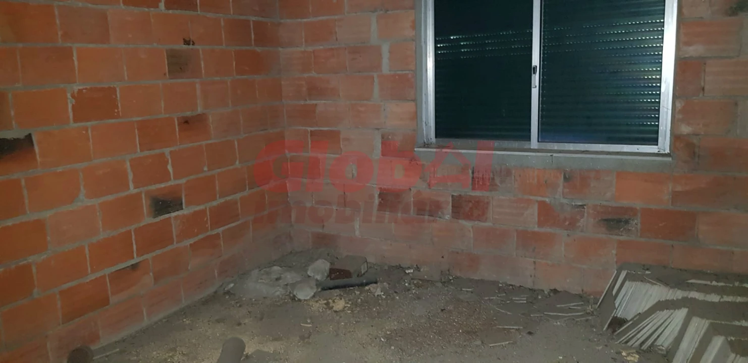 Apartamento T0 para Venda em Orgens Foto 5