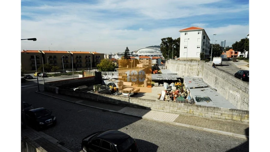 Terreno para Venda em Campanhã Foto 3