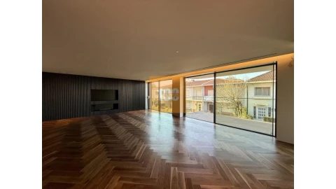 Apartamento T4 para Venda em Lordelo do Ouro e Massarelos