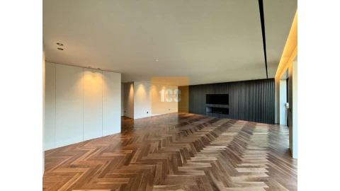 Apartamento T4 para Venda em Lordelo do Ouro e Massarelos