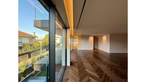 Apartamento T4 para Venda em Lordelo do Ouro e Massarelos