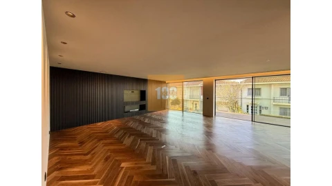 Apartamento T4 para Venda em Lordelo do Ouro e Massarelos