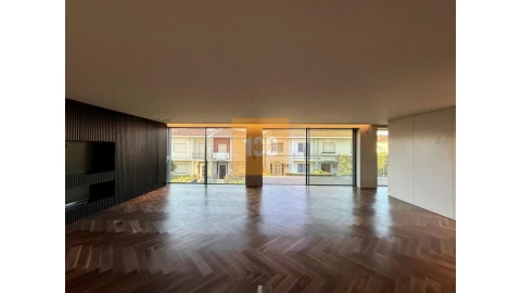 Apartamento T4 para Venda em Lordelo do Ouro e Massarelos