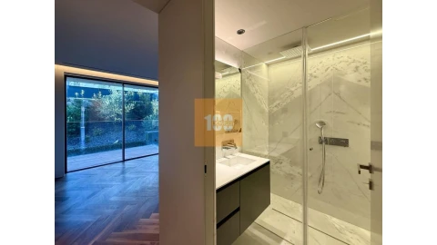 Apartamento T4 para Venda em Lordelo do Ouro e Massarelos