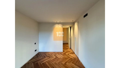 Apartamento T4 para Venda em Lordelo do Ouro e Massarelos