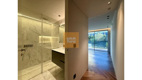 Apartamento T4 para Venda em Lordelo do Ouro e Massarelos