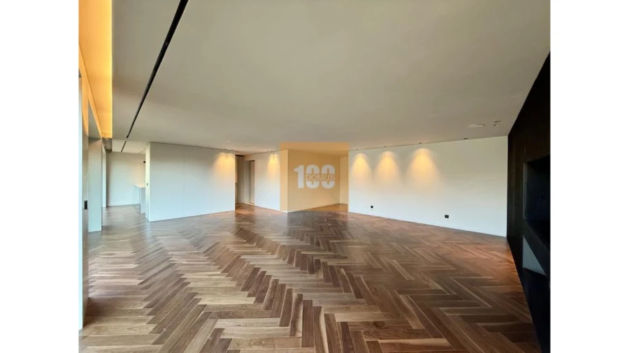 Apartamento T4 para Venda em Lordelo do Ouro e Massarelos Foto 11