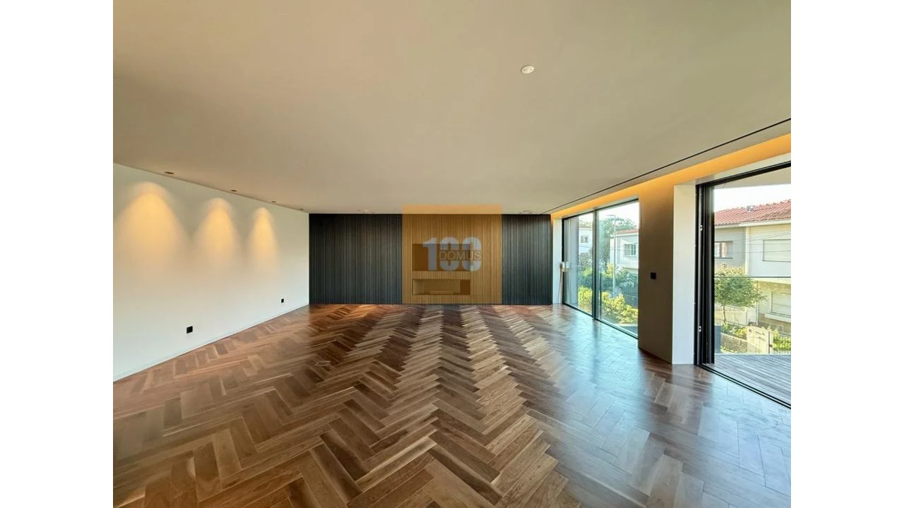 Apartamento T4 para Venda em Lordelo do Ouro e Massarelos Foto 8
