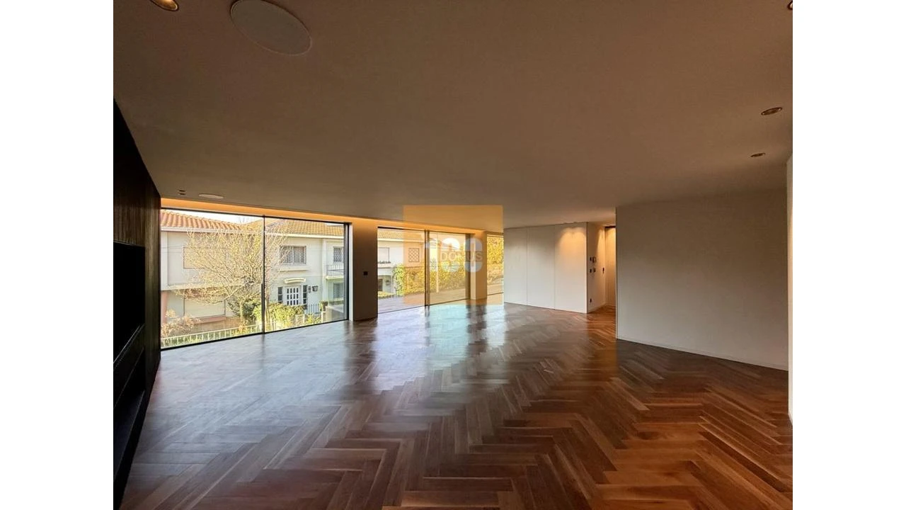 Apartamento T4 para Venda em Lordelo do Ouro e Massarelos Foto 13