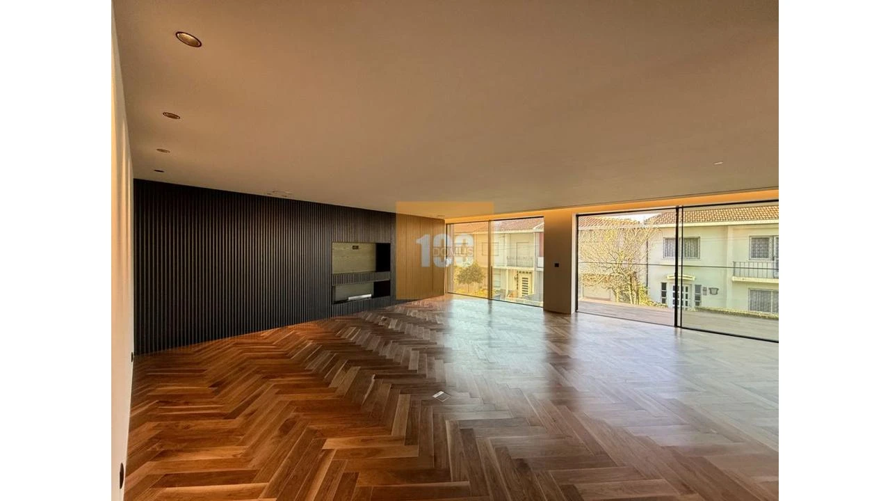 Apartamento T4 para Venda em Lordelo do Ouro e Massarelos Foto 15