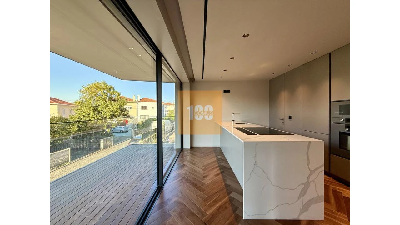 Apartamento T4 para Venda em Lordelo do Ouro e Massarelos Foto 18
