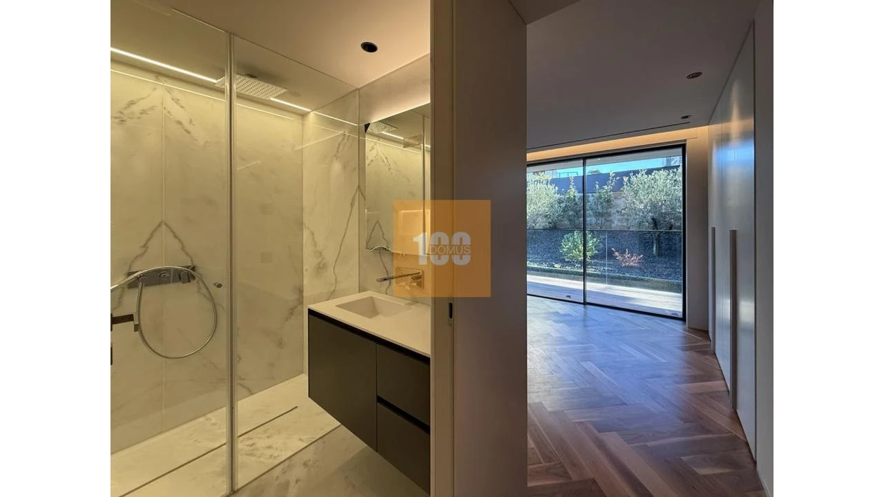 Apartamento T4 para Venda em Lordelo do Ouro e Massarelos Foto 31