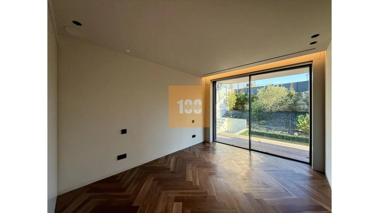 Apartamento T4 para Venda em Lordelo do Ouro e Massarelos Foto 36