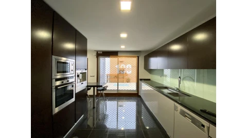 Moradia T5 para Venda em Gondomar (São Cosme), Valbom e Jovim