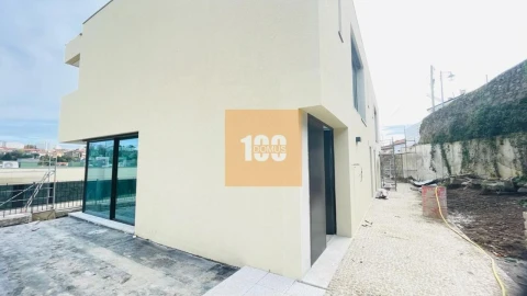 Moradia T2 para Venda em Santa Marinha e São Pedro da Afurada