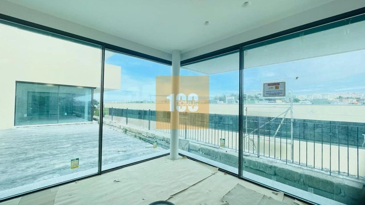 Moradia T2 para Venda em Santa Marinha e São Pedro da Afurada Foto 3