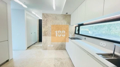 Moradia T4 para Venda em Santa Marinha e São Pedro da Afurada