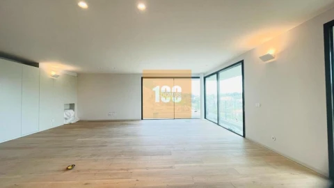 Moradia T4 para Venda em Santa Marinha e São Pedro da Afurada