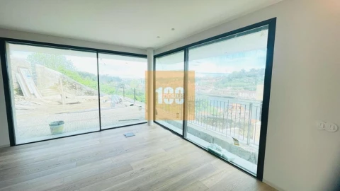 Moradia T4 para Venda em Santa Marinha e São Pedro da Afurada