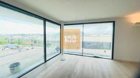 Moradia T4 para Venda em Santa Marinha e São Pedro da Afurada