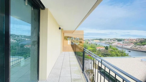 Moradia T4 para Venda em Santa Marinha e São Pedro da Afurada