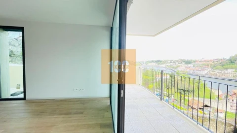 Moradia T4 para Venda em Santa Marinha e São Pedro da Afurada