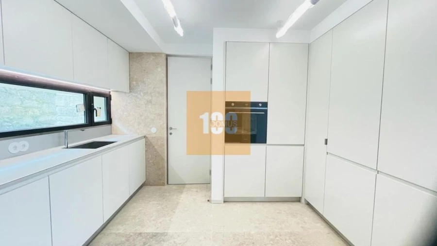 Moradia T4 para Venda em Santa Marinha e São Pedro da Afurada Foto 12