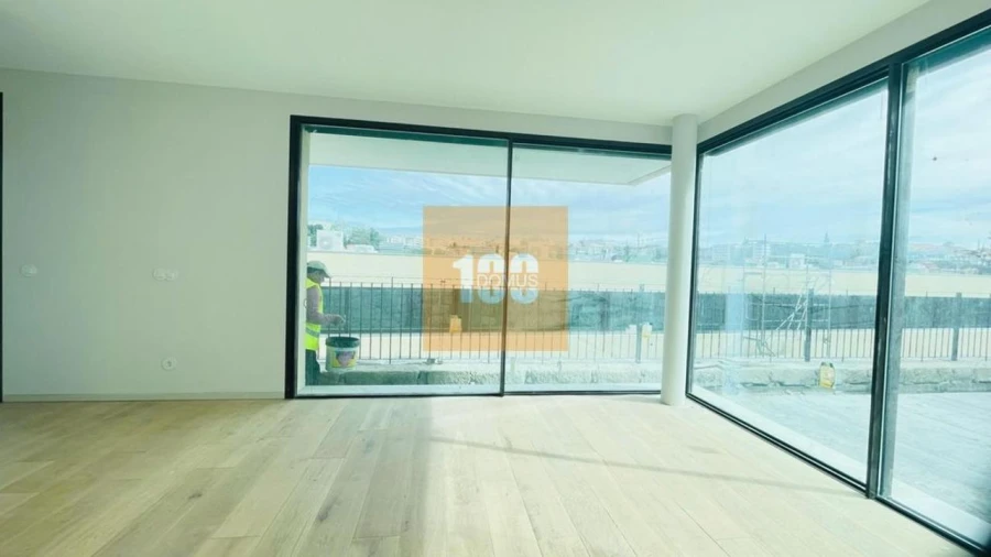 Moradia T4 para Venda em Santa Marinha e São Pedro da Afurada Foto 4