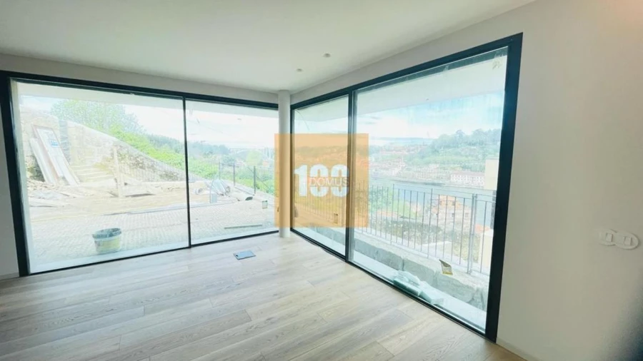 Moradia T4 para Venda em Santa Marinha e São Pedro da Afurada Foto 6
