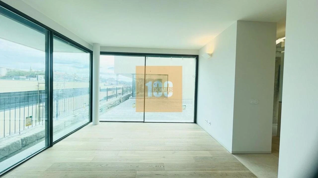 Moradia T4 para Venda em Santa Marinha e São Pedro da Afurada Foto 2