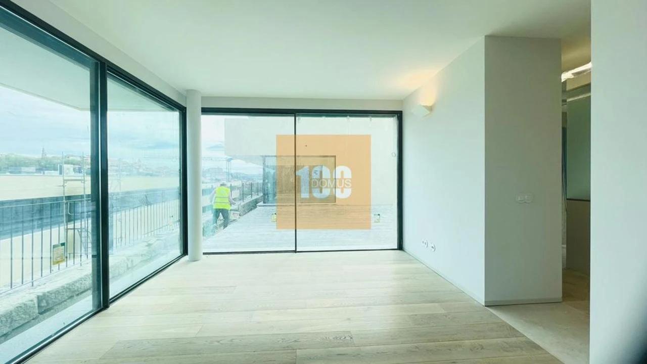 Moradia T4 para Venda em Santa Marinha e São Pedro da Afurada Foto 5