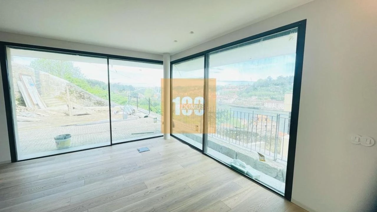 Moradia T4 para Venda em Santa Marinha e São Pedro da Afurada Foto 6