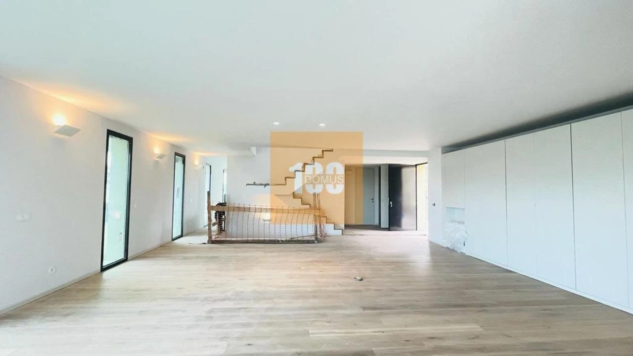 Moradia T4 para Venda em Santa Marinha e São Pedro da Afurada Foto 14