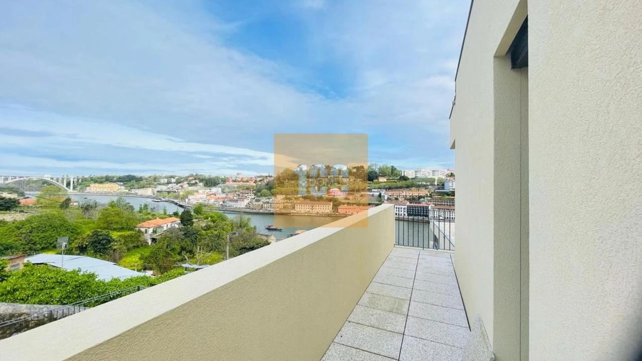 Moradia T4 para Venda em Santa Marinha e São Pedro da Afurada Foto 28