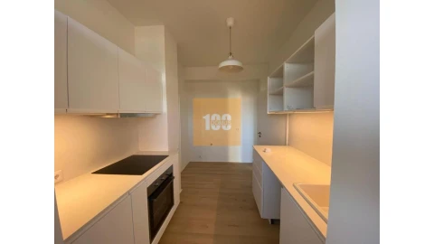Apartamento T4 para Venda em São Mamede de Infesta e Senhora da Hora