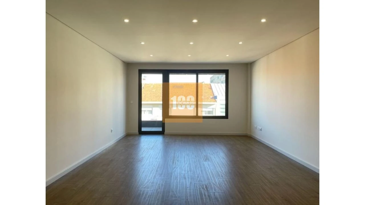 Apartamento T3 para Venda em Cedofeita, Santo Ildefonso, Sé, Miragaia, São Nicolau e Vitória Foto 3