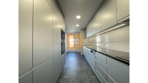 Apartamento T3 para Venda em Cedofeita, Santo Ildefonso, Sé, Miragaia, São Nicolau e Vitória
